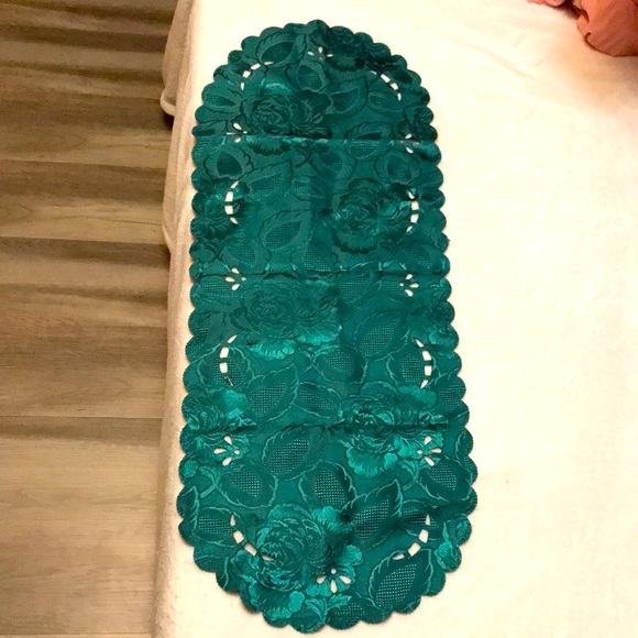 TABLE RUNNER - Picture 10 of 10